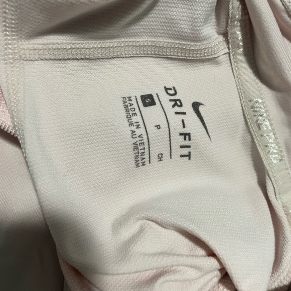 Nike dri-fit 1/2 zip sweater - Picture 2 of 3